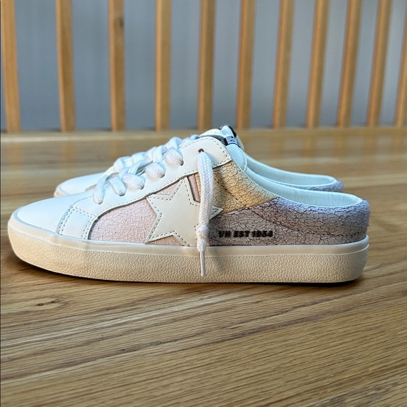Slip on Gia Sneakers - Picture 4 of 17